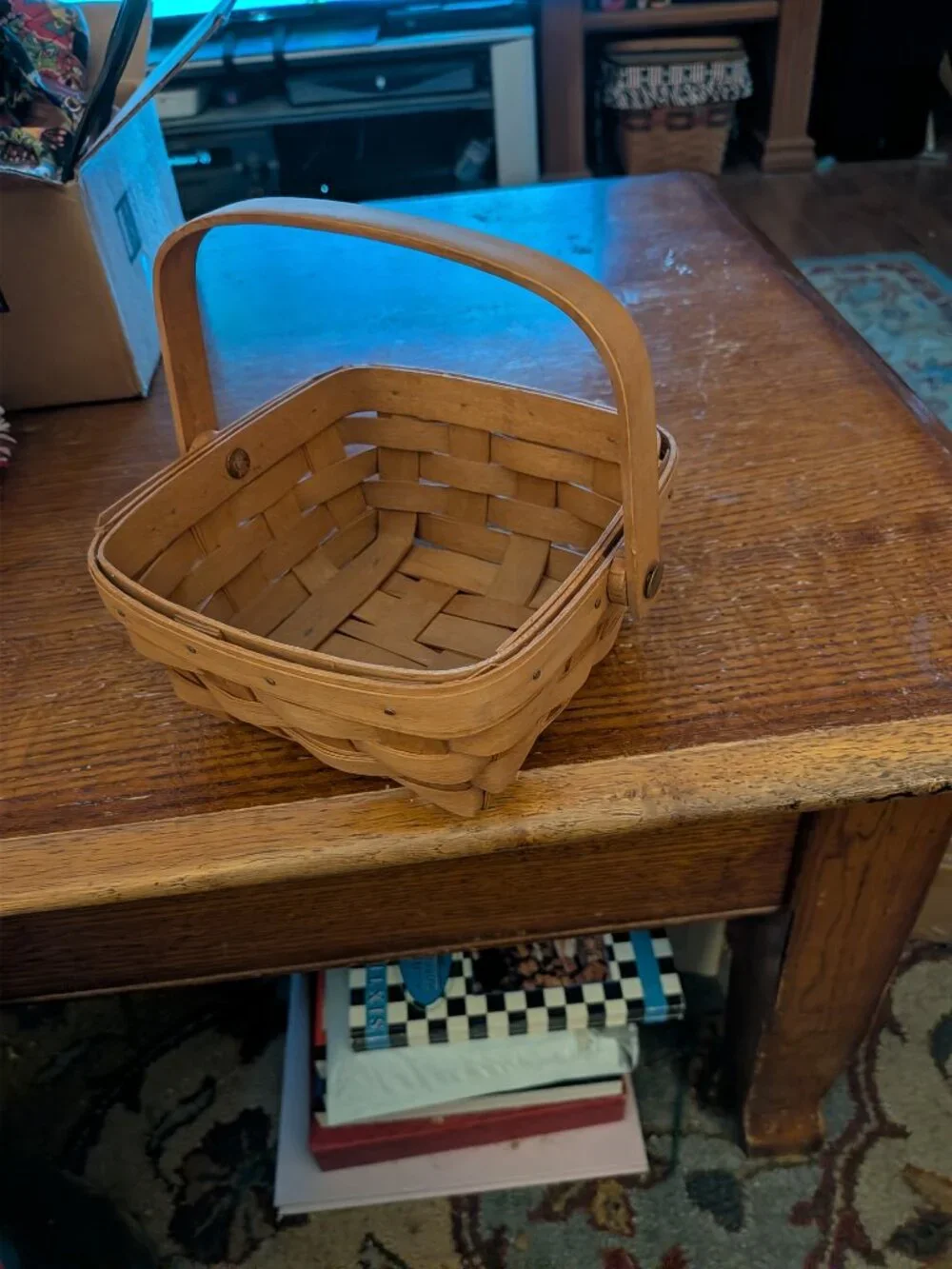 Vintage Longaberger Medium Berry Basket Swivel Handle 7